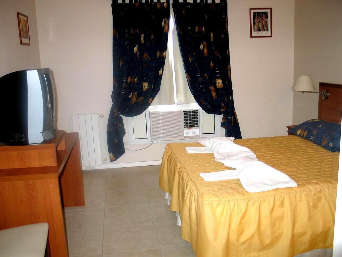Hotel Del Centro Aimogasta Стая снимка
